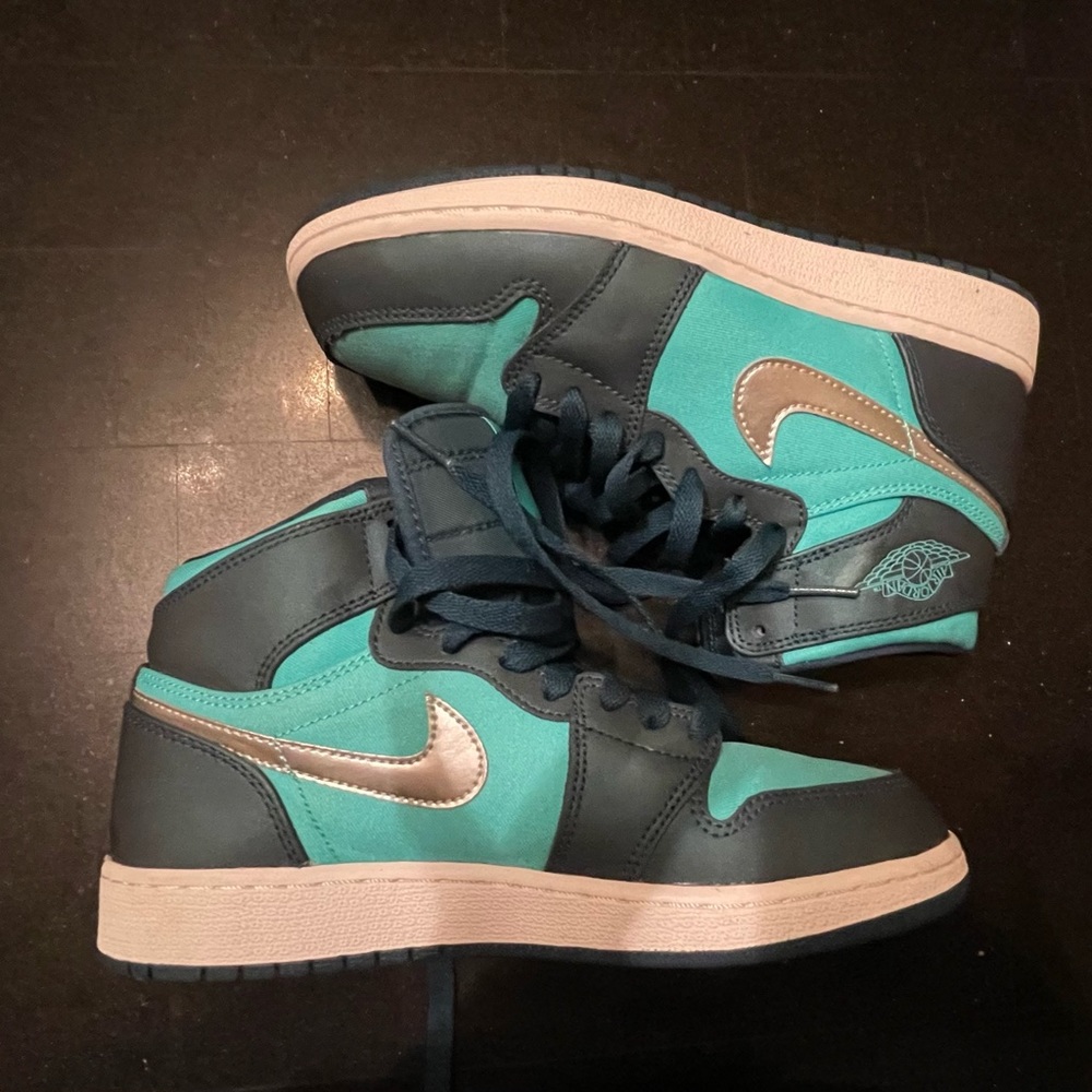 Jordan 1 Mid Blue Teal Condition: Pre-Owned